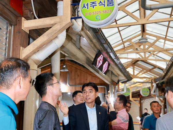 골목상권 회복을 위한 전통시장 상인과 간담회 첨부이미지 : 25년09월12일 골목상권 회복을 위한 전통시장 상인과 간담회 (13).jpg