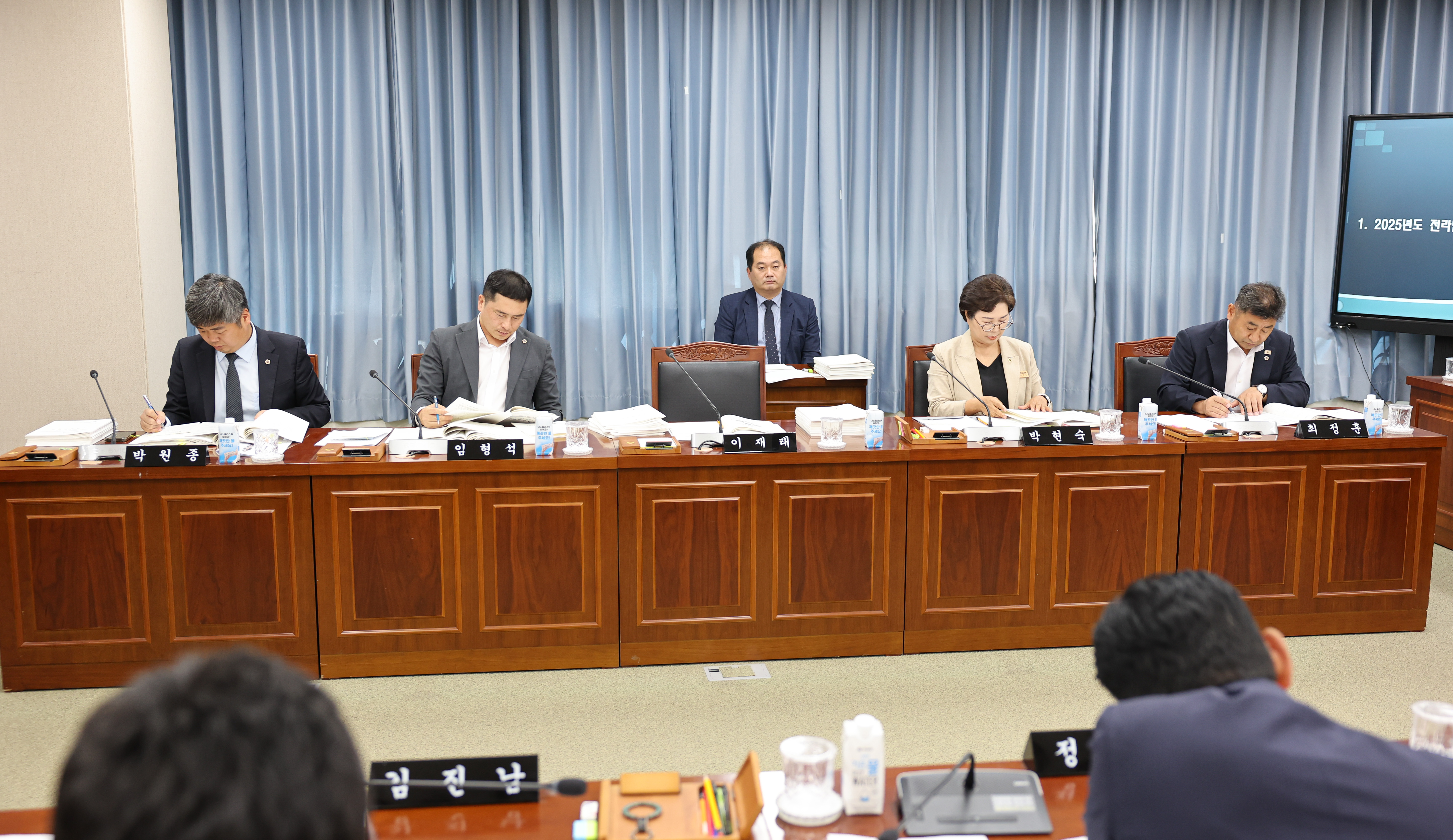 제393회 임시회 교육위원회 회의 첨부이미지 : 25년09월11일 제393회 임시회 교육위원회 회의 (4).jpg