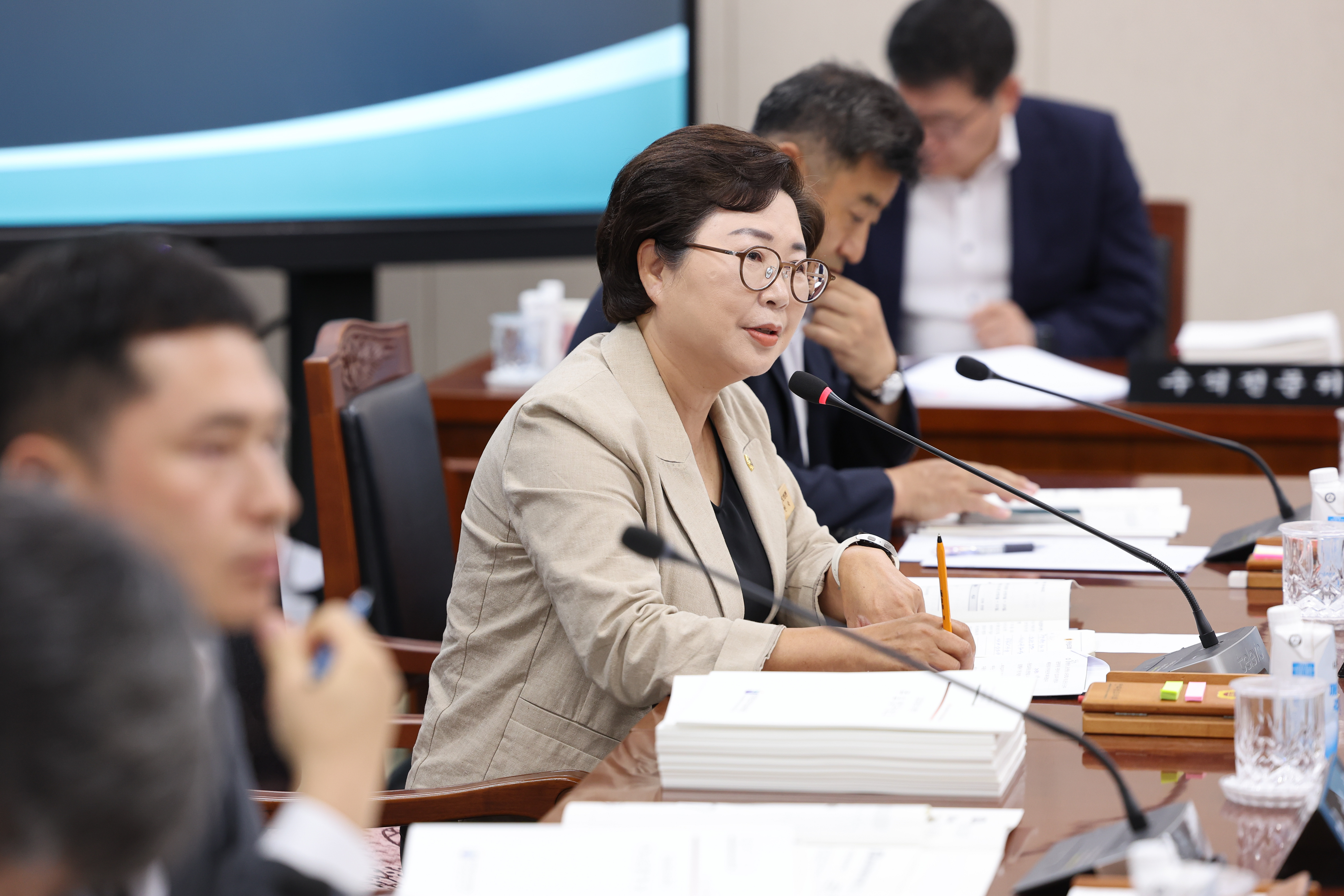 제393회 임시회 교육위원회 회의 첨부이미지 : 25년09월11일 제393회 임시회 교육위원회 회의 (15).jpg