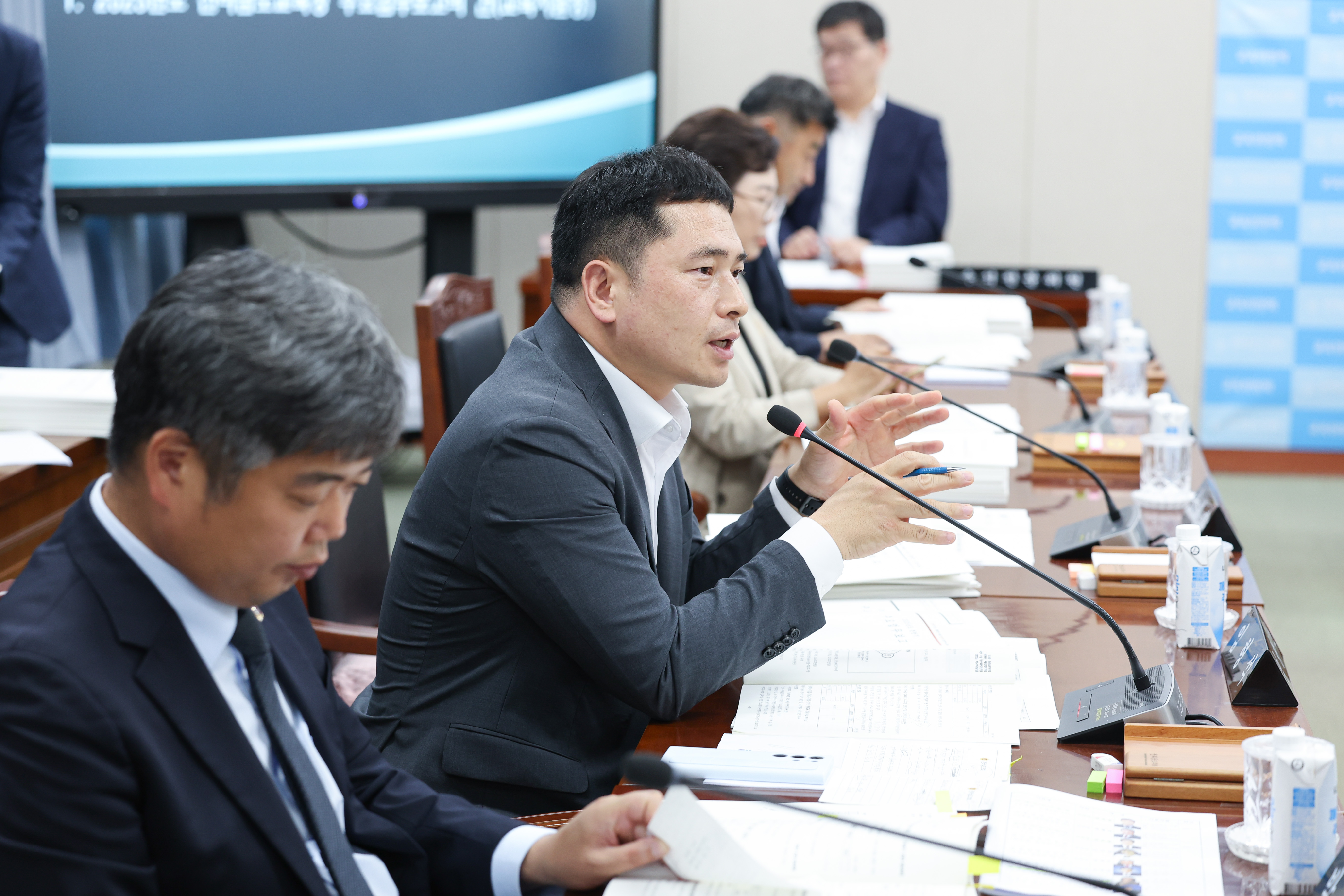 제393회 임시회 교육위원회 회의 첨부이미지 : 25년09월11일 제393회 임시회 교육위원회 회의 (30).jpg