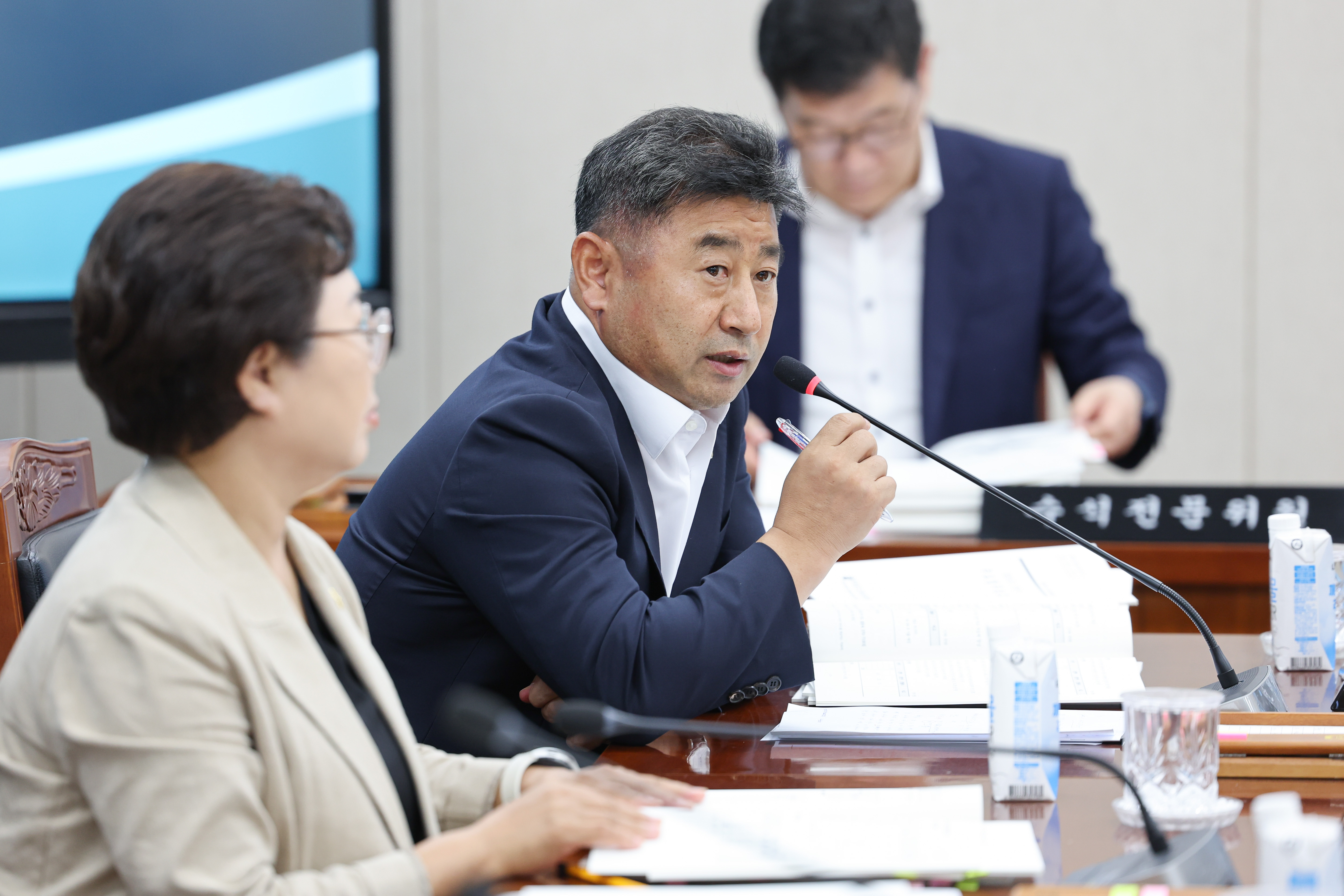 제393회 임시회 교육위원회 회의 첨부이미지 : 25년09월11일 제393회 임시회 교육위원회 회의 (52).jpg