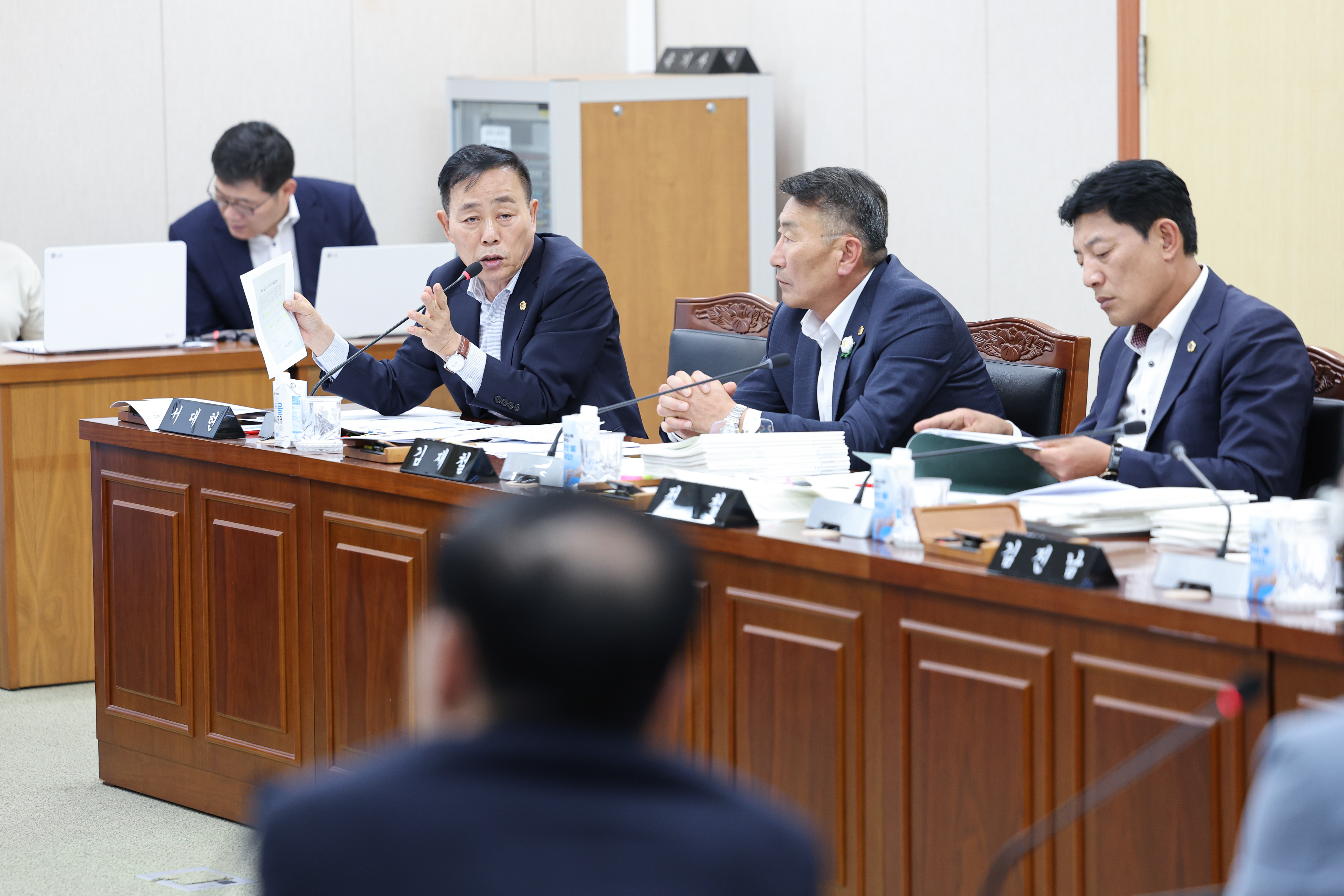 제393회 임시회 교육위원회 회의 첨부이미지 : 25년09월11일 제393회 임시회 교육위원회 회의 (40).jpg