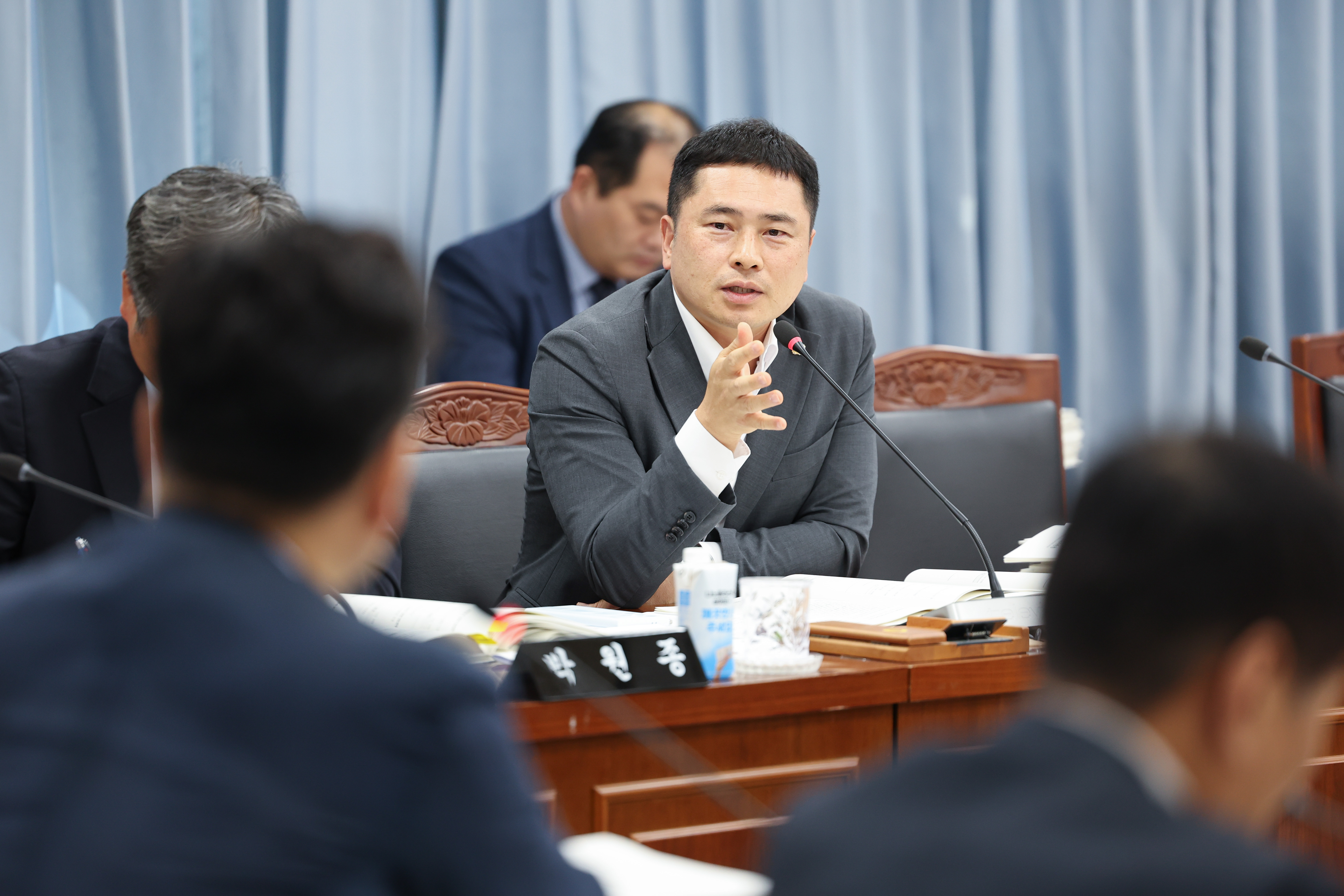 제393회 임시회 교육위원회 회의 첨부이미지 : 25년09월11일 제393회 임시회 교육위원회 회의 (27).jpg
