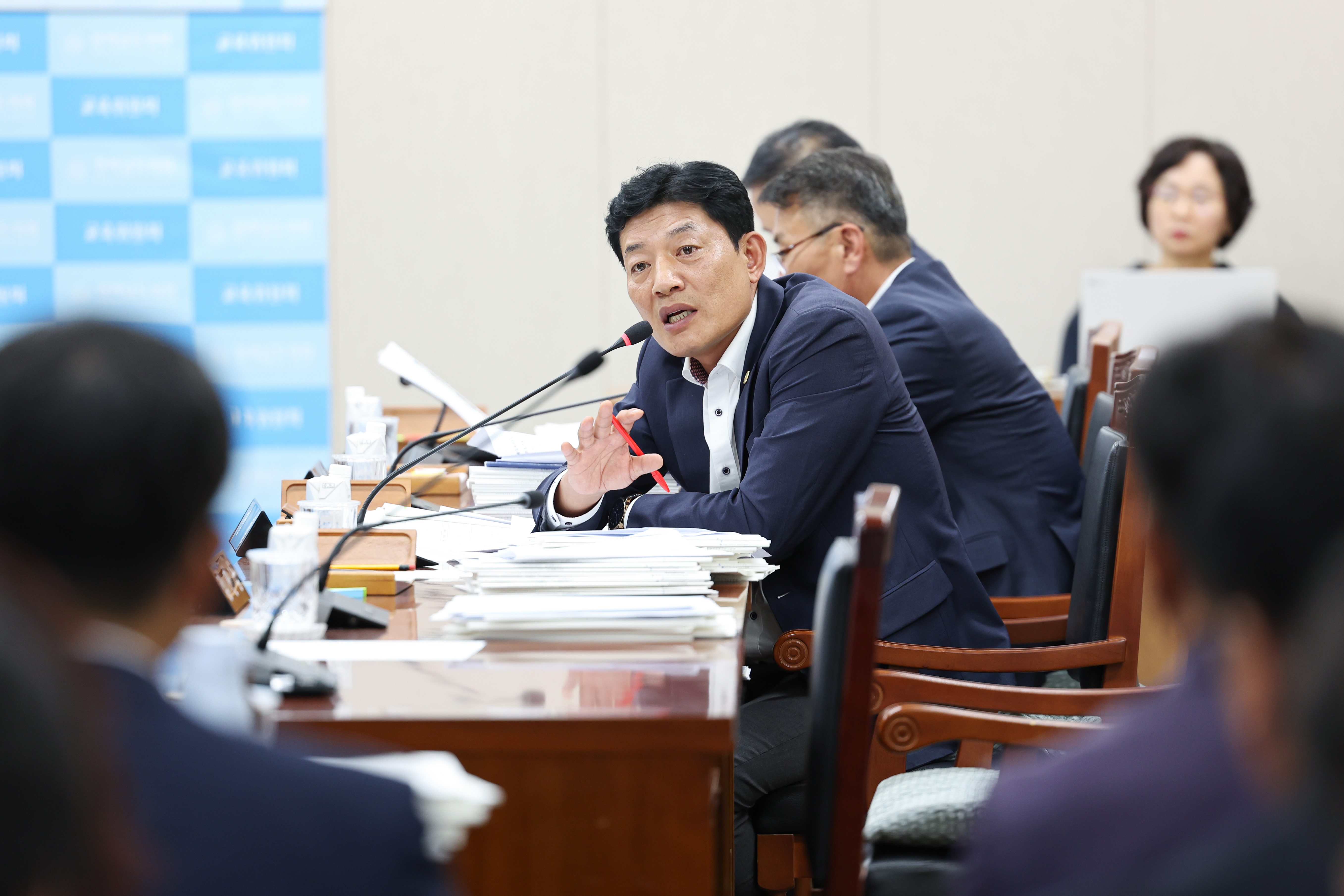 제393회 임시회 교육위원회 회의 첨부이미지 : 25년09월11일 제393회 임시회 교육위원회 회의 (66).jpg