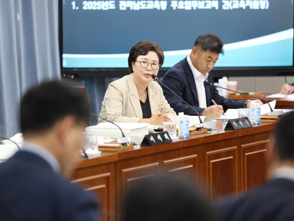 제393회 임시회 교육위원회 회의 첨부이미지 : 25년09월11일 제393회 임시회 교육위원회 회의 (9).jpg