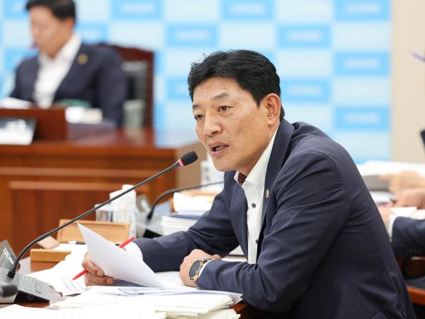 제393회 임시회 교육위원회 회의 첨부이미지 : 25년09월11일 제393회 임시회 교육위원회 회의 (64).jpg