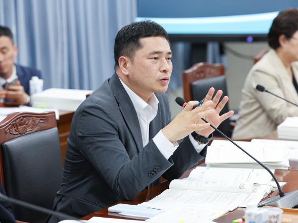 제393회 임시회 교육위원회 회의 첨부이미지 : 25년09월11일 제393회 임시회 교육위원회 회의 (32).jpg