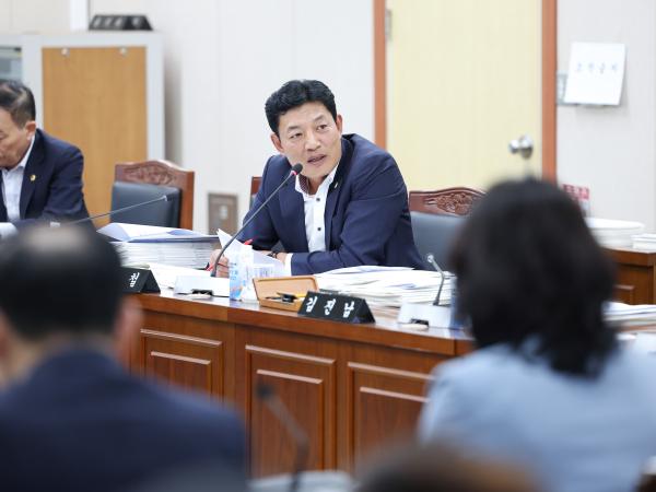 제393회 임시회 교육위원회 회의 첨부이미지 : 25년09월11일 제393회 임시회 교육위원회 회의 (59).jpg
