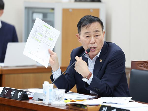제393회 임시회 교육위원회 회의 첨부이미지 : 25년09월11일 제393회 임시회 교육위원회 회의 (38).jpg