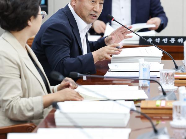 제393회 임시회 교육위원회 회의 첨부이미지 : 25년09월11일 제393회 임시회 교육위원회 회의 (53).jpg