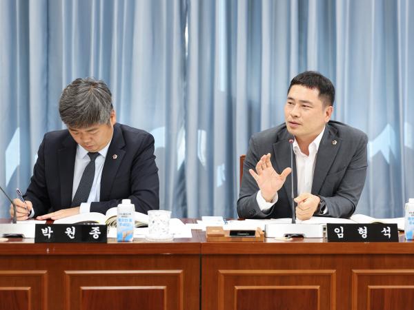 제393회 임시회 교육위원회 회의 첨부이미지 : 25년09월11일 제393회 임시회 교육위원회 회의 (26).jpg