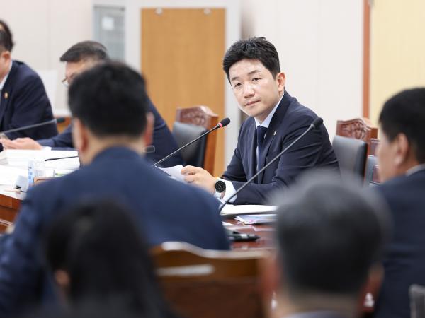 제393회 임시회 교육위원회 회의 첨부이미지 : 25년09월11일 제393회 임시회 교육위원회 회의 (44).jpg
