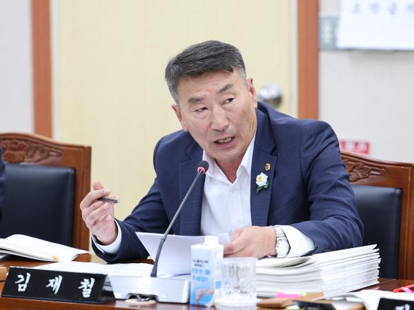 제393회 임시회 교육위원회 회의 첨부이미지 : 25년09월11일 제393회 임시회 교육위원회 회의 (21).jpg