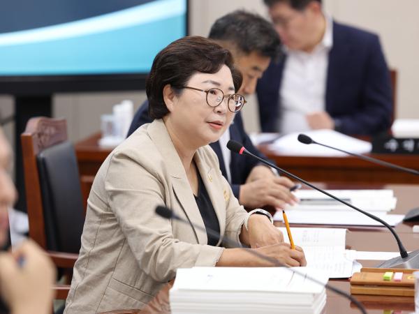 제393회 임시회 교육위원회 회의 첨부이미지 : 25년09월11일 제393회 임시회 교육위원회 회의 (14).jpg