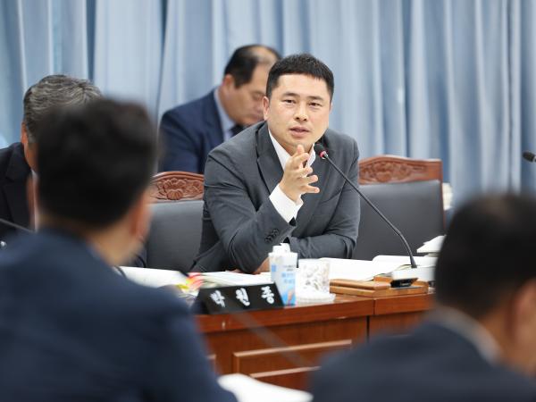 제393회 임시회 교육위원회 회의 첨부이미지 : 25년09월11일 제393회 임시회 교육위원회 회의 (27).jpg
