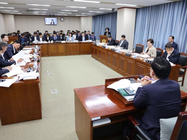 제393회 임시회 교육위원회 회의 첨부이미지 : 25년09월11일 제393회 임시회 교육위원회 회의 (5).jpg