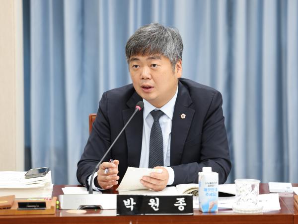 제393회 임시회 교육위원회 회의 첨부이미지 : 25년09월11일 제393회 임시회 교육위원회 회의 (35).jpg