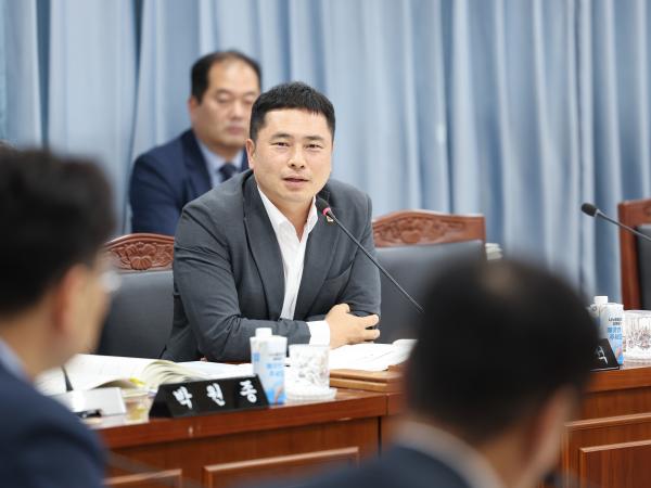 제393회 임시회 교육위원회 회의 첨부이미지 : 25년09월11일 제393회 임시회 교육위원회 회의 (24).jpg