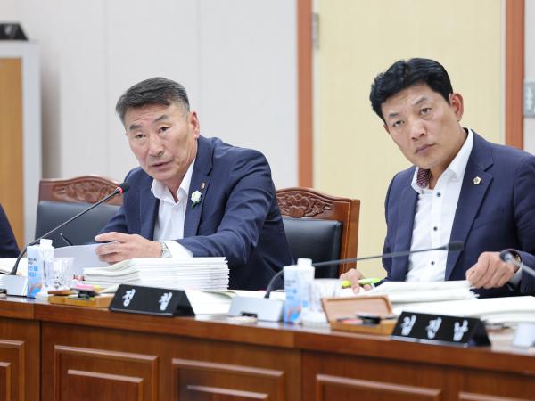 제393회 임시회 교육위원회 회의 첨부이미지 : 25년09월11일 제393회 임시회 교육위원회 회의 (23).jpg