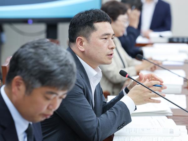 제393회 임시회 교육위원회 회의 첨부이미지 : 25년09월11일 제393회 임시회 교육위원회 회의 (31).jpg