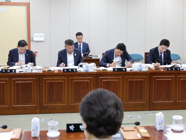 제393회 임시회 교육위원회 회의 첨부이미지 : 25년09월11일 제393회 임시회 교육위원회 회의 (7).jpg