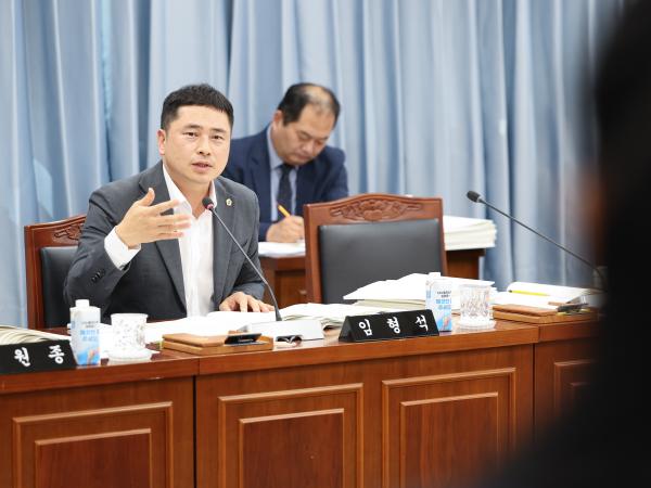 제393회 임시회 교육위원회 회의 첨부이미지 : 25년09월11일 제393회 임시회 교육위원회 회의 (29).jpg