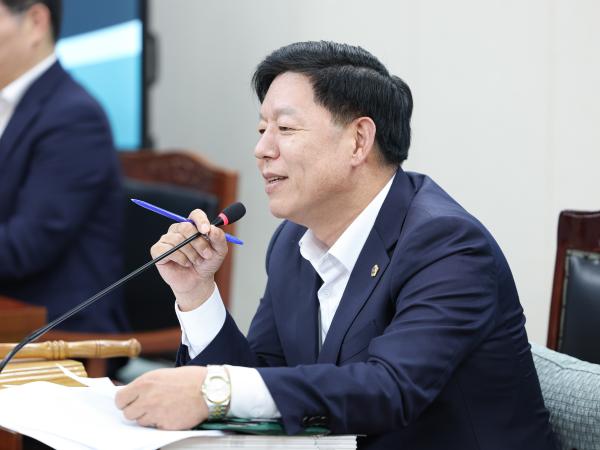 제393회 임시회 교육위원회 회의 첨부이미지 : 25년09월11일 제393회 임시회 교육위원회 회의 (70).jpg
