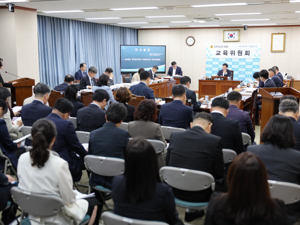 제393회 임시회 교육위원회 회의 첨부이미지 : 25년09월11일 제393회 임시회 교육위원회 회의 (2).jpg