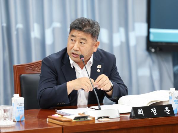 제393회 임시회 교육위원회 회의 첨부이미지 : 25년09월11일 제393회 임시회 교육위원회 회의 (55).jpg