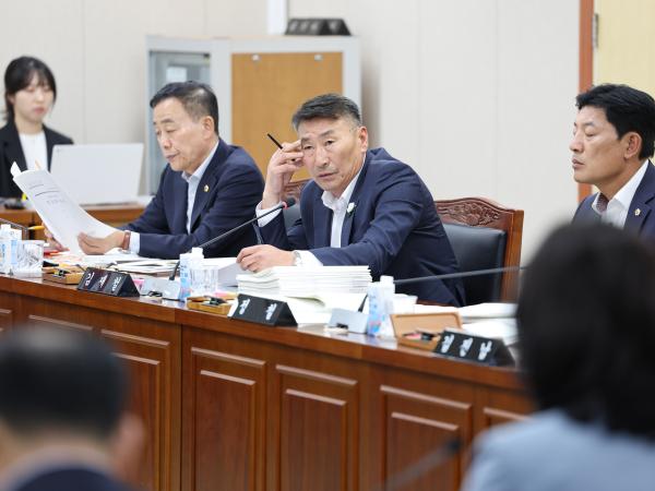 제393회 임시회 교육위원회 회의 첨부이미지 : 25년09월11일 제393회 임시회 교육위원회 회의 (16).jpg
