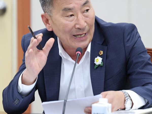 제393회 임시회 교육위원회 회의 첨부이미지 : 25년09월11일 제393회 임시회 교육위원회 회의 (22).jpg