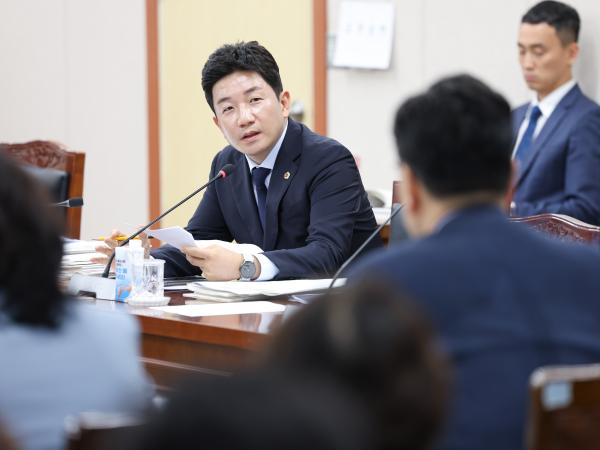 제393회 임시회 교육위원회 회의 첨부이미지 : 25년09월11일 제393회 임시회 교육위원회 회의 (45).jpg