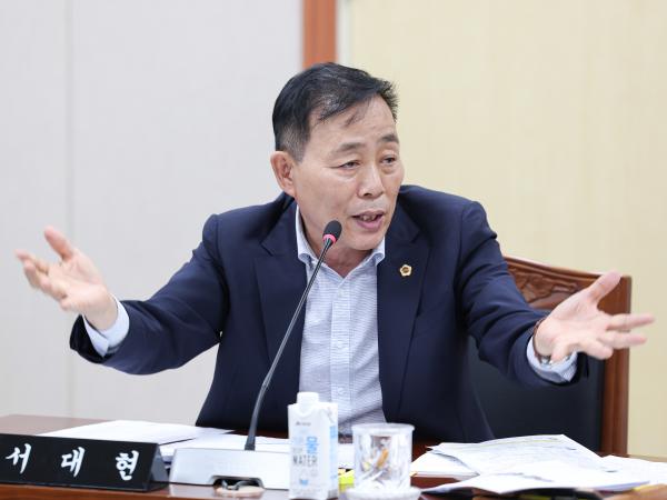 제393회 임시회 교육위원회 회의 첨부이미지 : 25년09월11일 제393회 임시회 교육위원회 회의 (39).jpg
