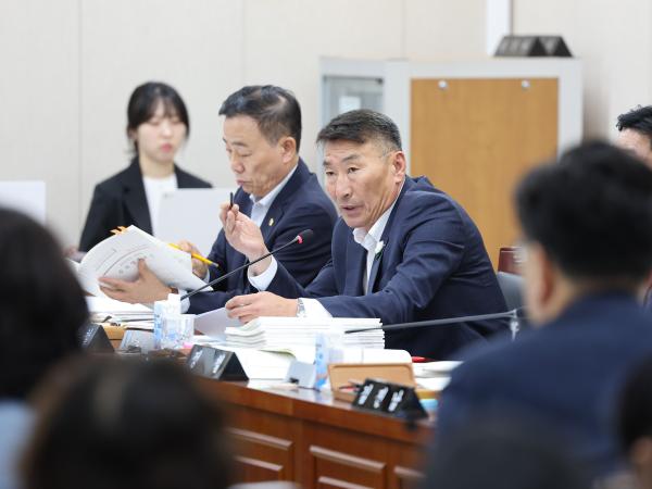 제393회 임시회 교육위원회 회의 첨부이미지 : 25년09월11일 제393회 임시회 교육위원회 회의 (18).jpg