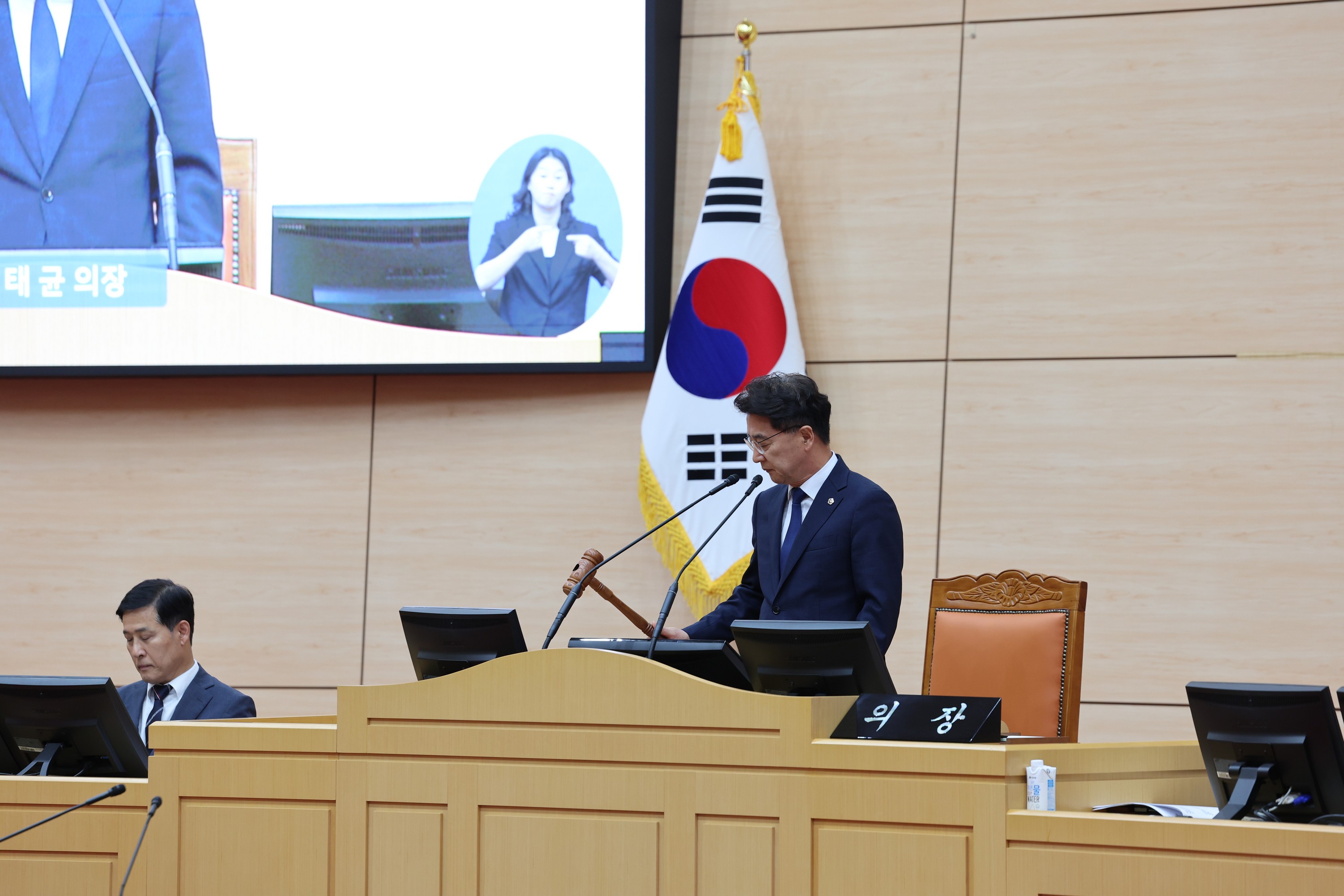 제393회 임시회 제3차 본회의 도정 및 교육행정 질문 첨부이미지 : 25년09월17일 제393회 임시회 제3차 본회의 도정 및 교육행정 질문 - 034.jpg