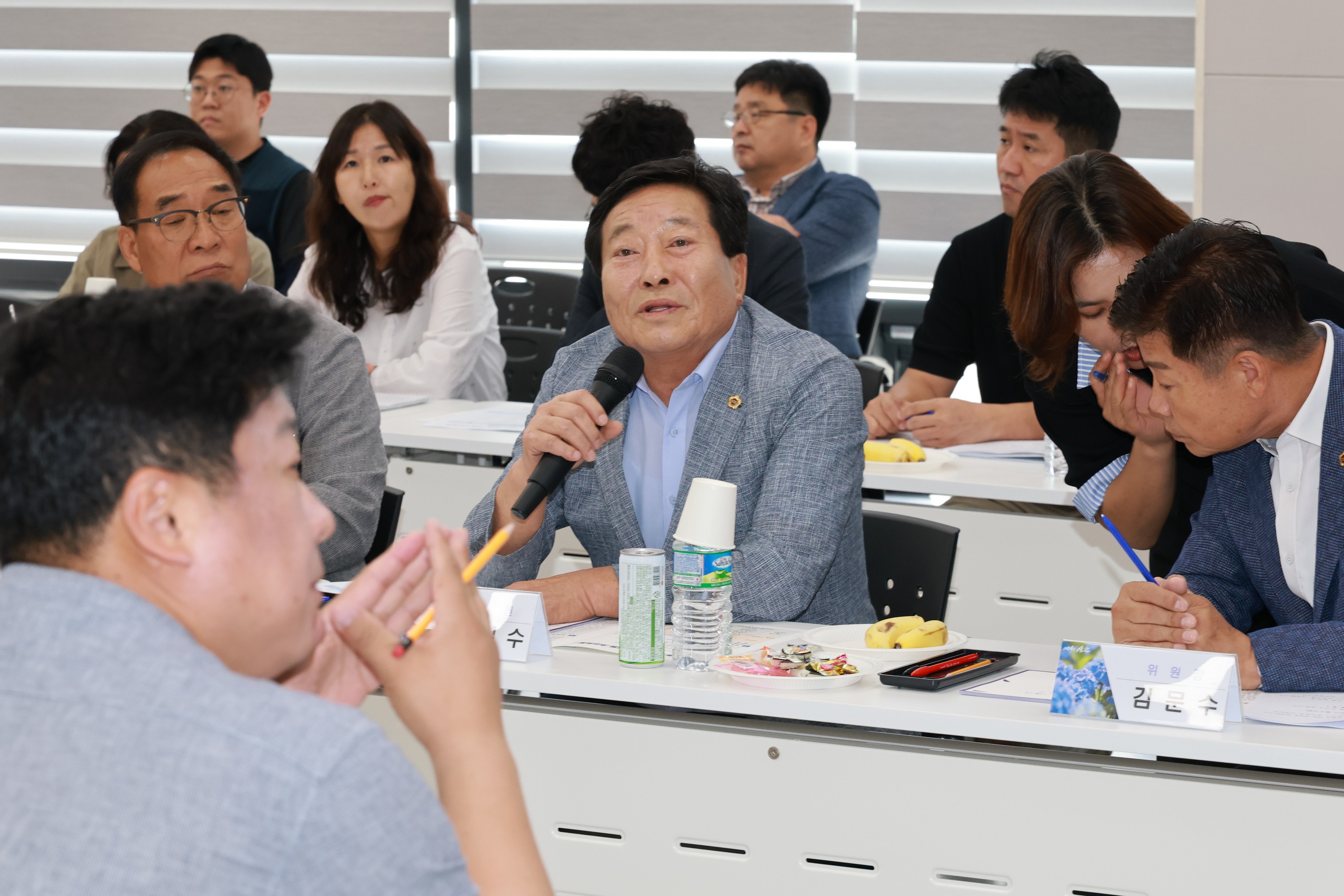 25년09월10일 제393회 임시회 농수산위원회 신안 바나나농장 현지활동 - 0245