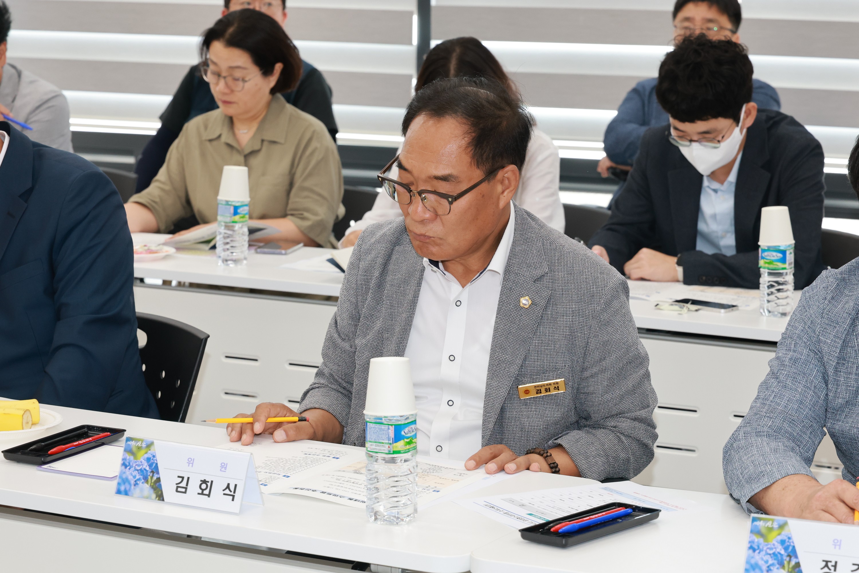 제393회 임시회 농수산위원회 신안 바나나농장 현지활동 첨부이미지 : 25년09월10일 제393회 임시회 농수산위원회 신안 바나나농장 현지활동 - 012.jpg
