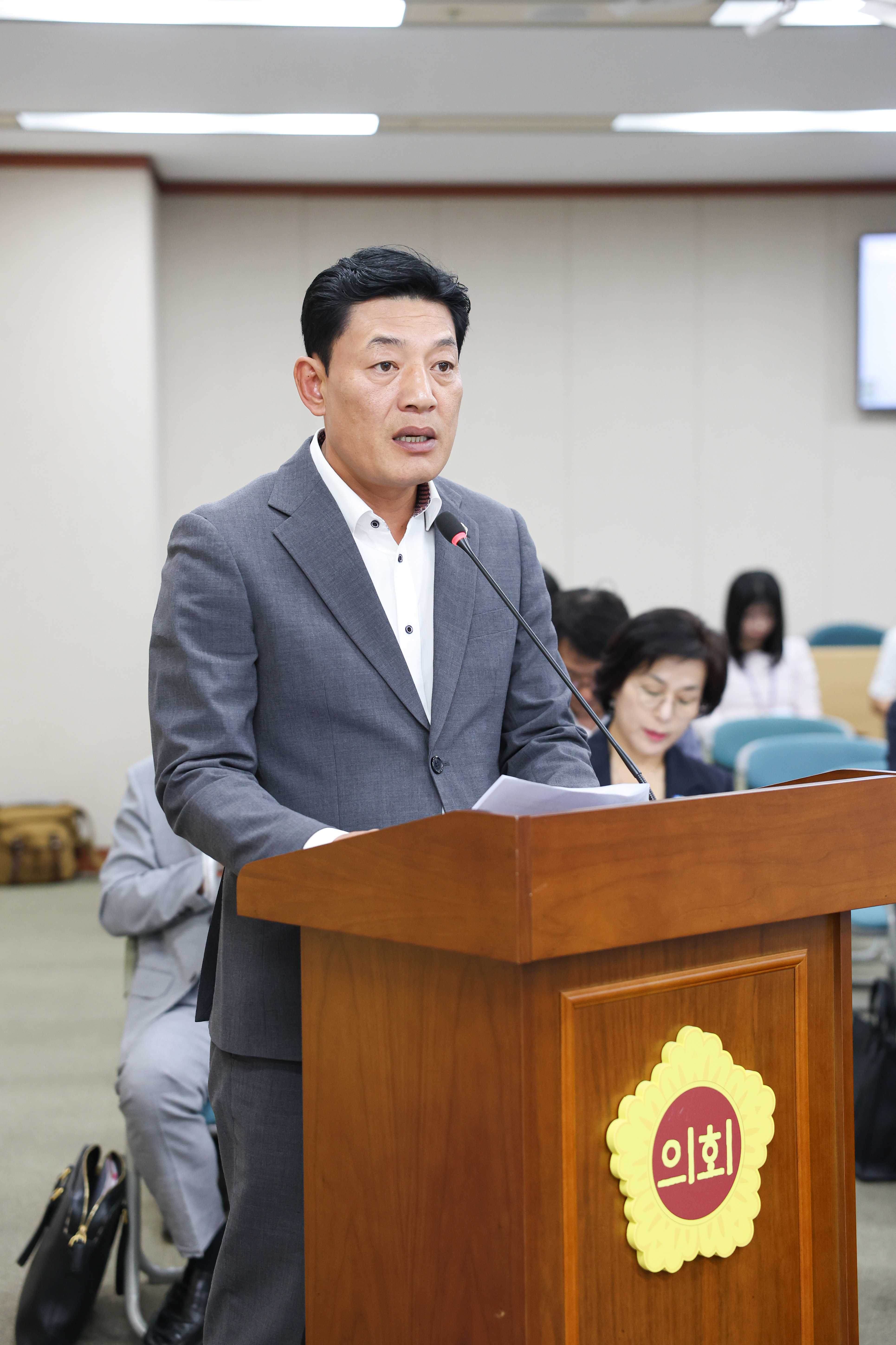 제393회 임시회 교육위원회 회의 첨부이미지 : 25년09월10일 제393회 임시회 교육위원회 회의 (36).jpg