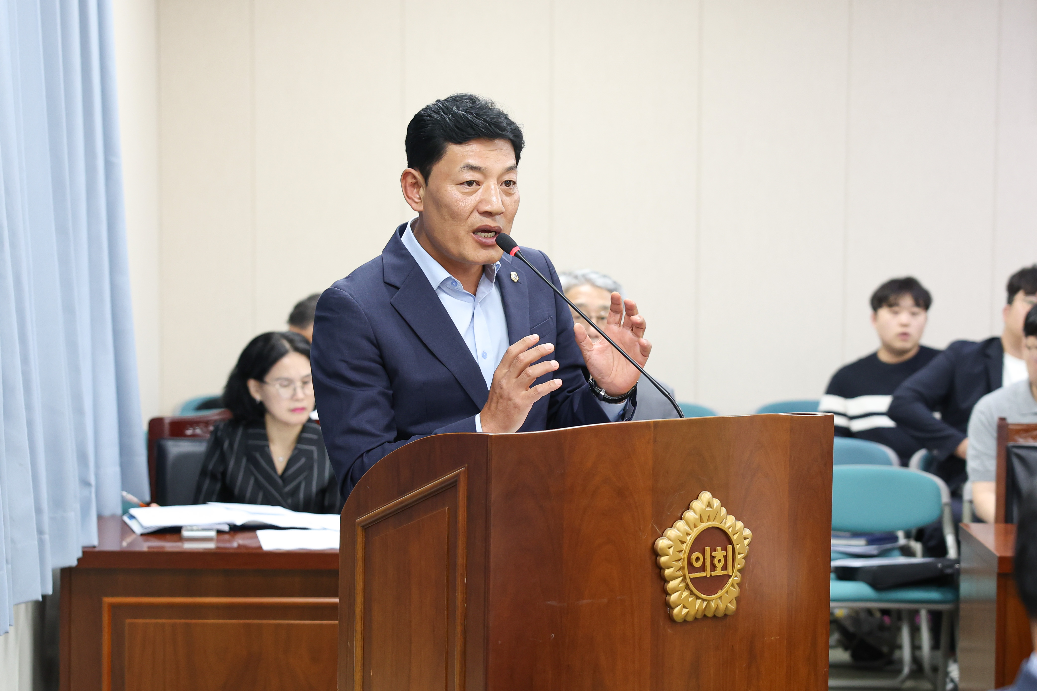제393회 임시회 경제관광위원회 회의 첨부이미지 : 25년09월09일 제393회 임시회 경제관광위원회 회의 (26).jpg