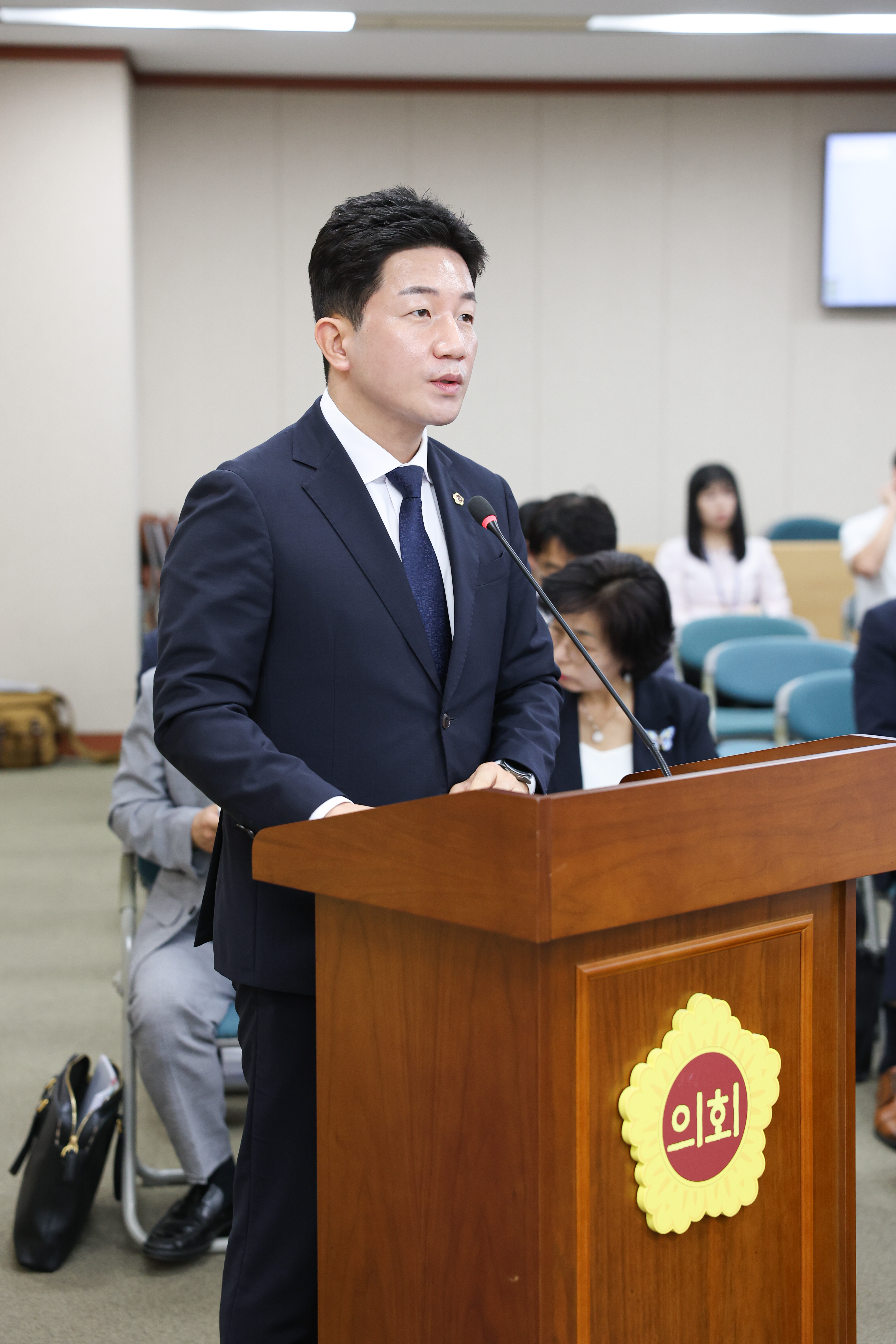 제393회 임시회 교육위원회 회의 첨부이미지 : 25년09월10일 제393회 임시회 교육위원회 회의 (40).jpg