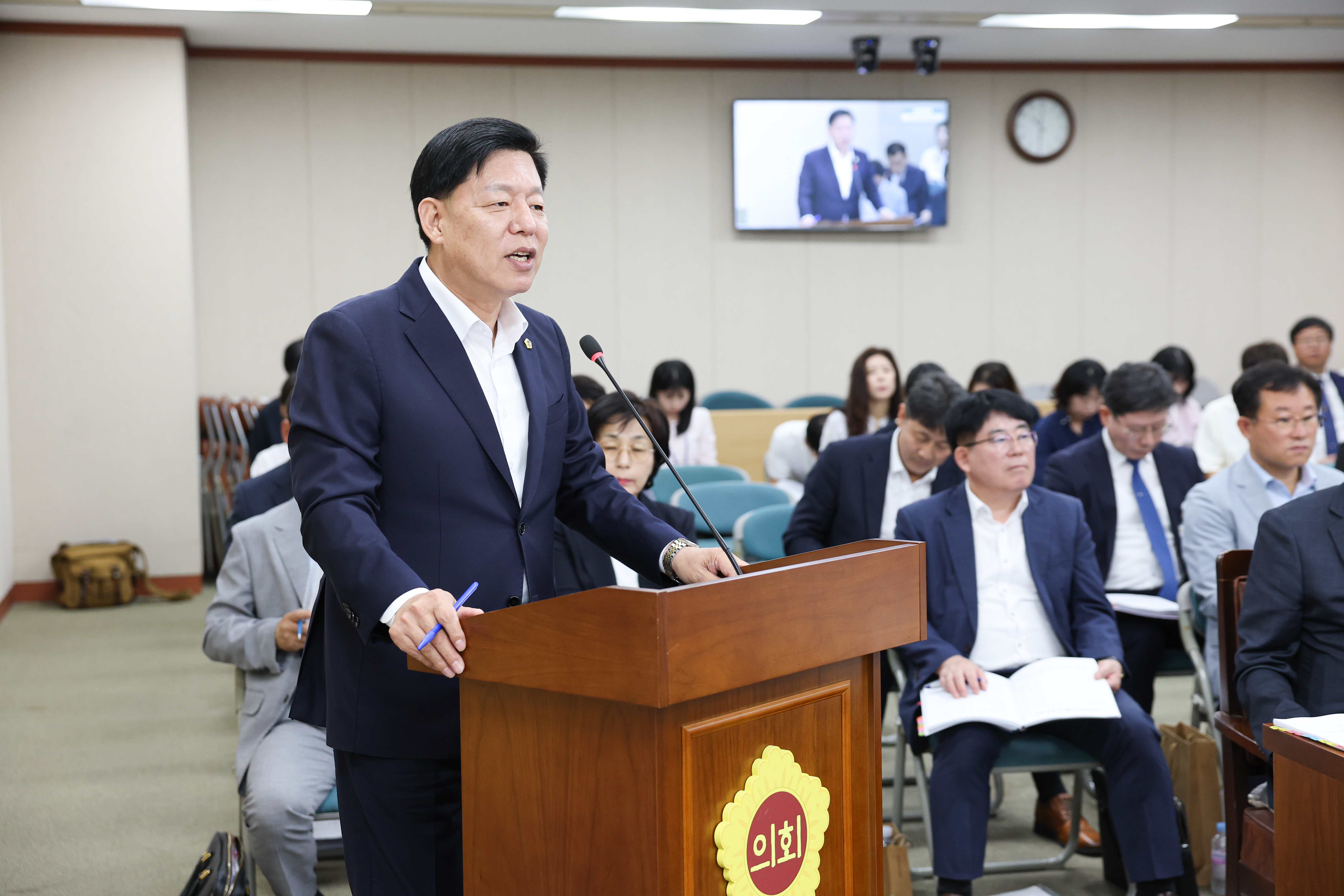 제393회 임시회 교육위원회 회의 첨부이미지 : 25년09월10일 제393회 임시회 교육위원회 회의 (27).jpg