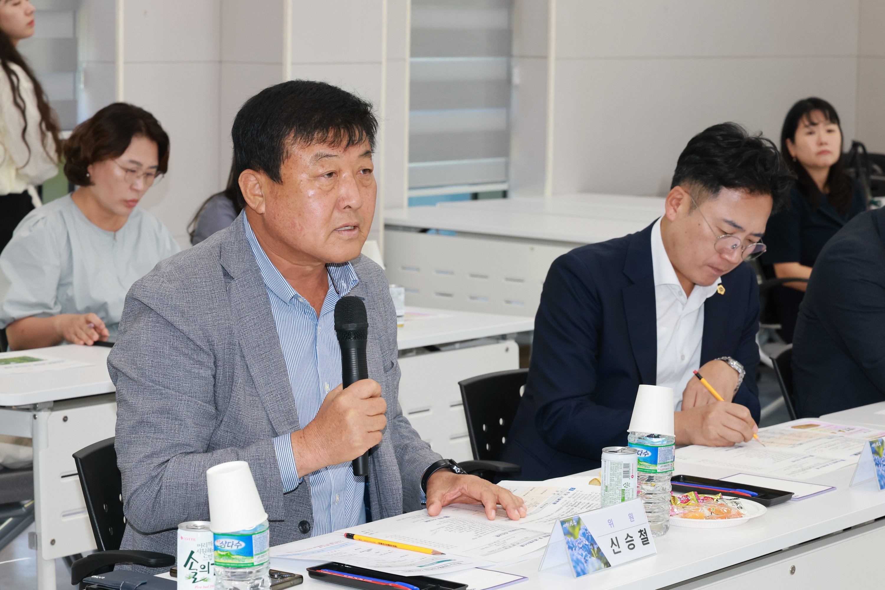 제393회 임시회 농수산위원회 신안 바나나농장 현지활동 첨부이미지 : 25년09월10일 제393회 임시회 농수산위원회 신안 바나나농장 현지활동 - 025.jpg