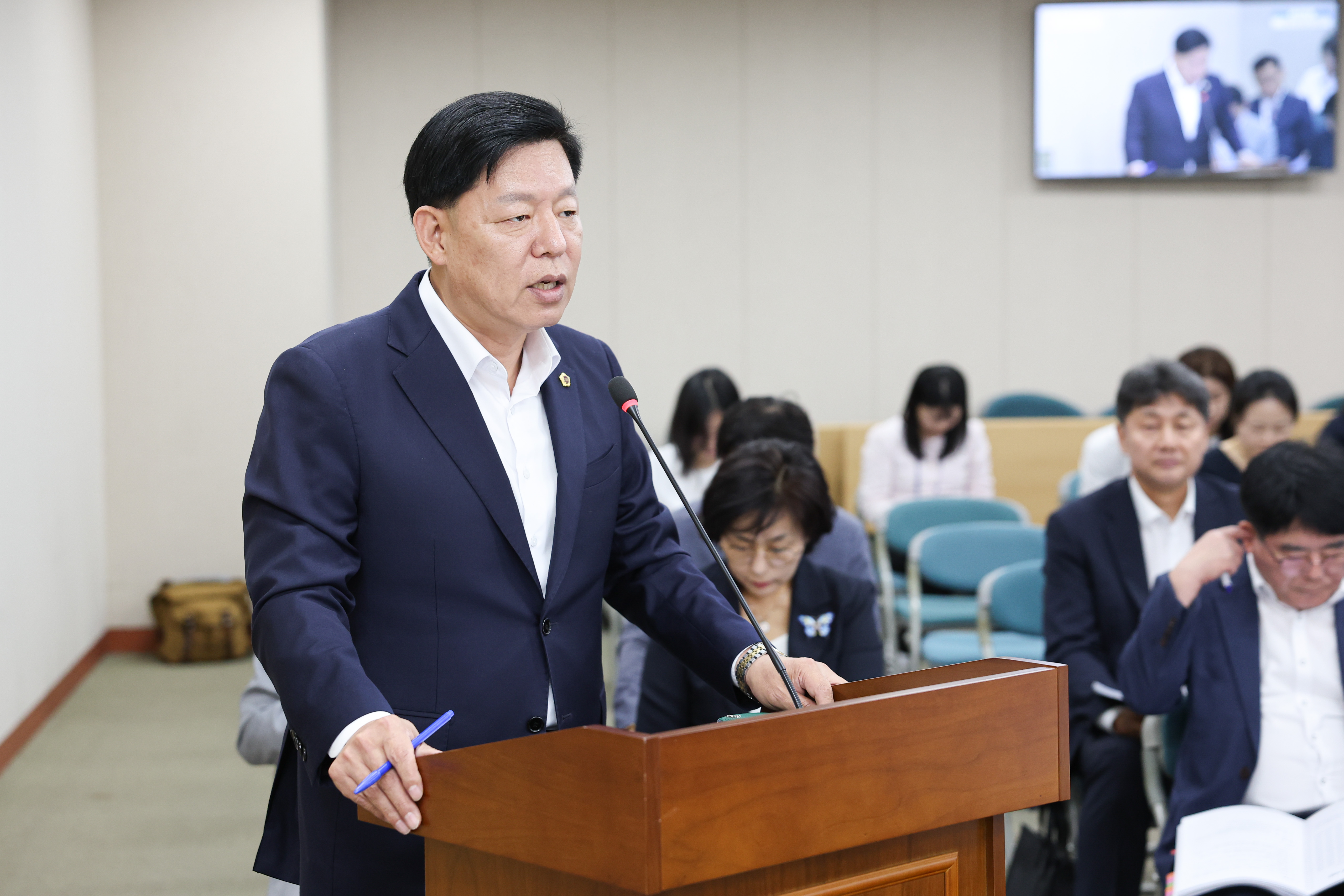 제393회 임시회 교육위원회 회의 첨부이미지 : 25년09월10일 제393회 임시회 교육위원회 회의 (28).jpg