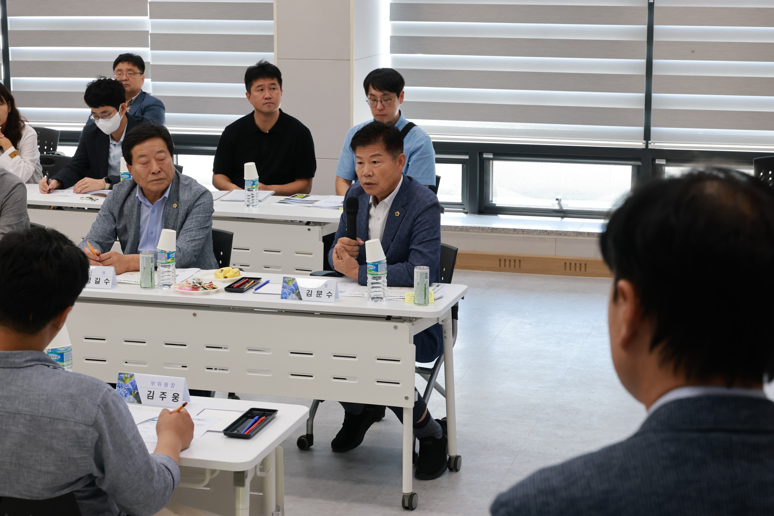 제393회 임시회 농수산위원회 신안 바나나농장 현지활동 첨부이미지 : 25년09월10일 제393회 임시회 농수산위원회 신안 바나나농장 현지활동 - 038.jpg