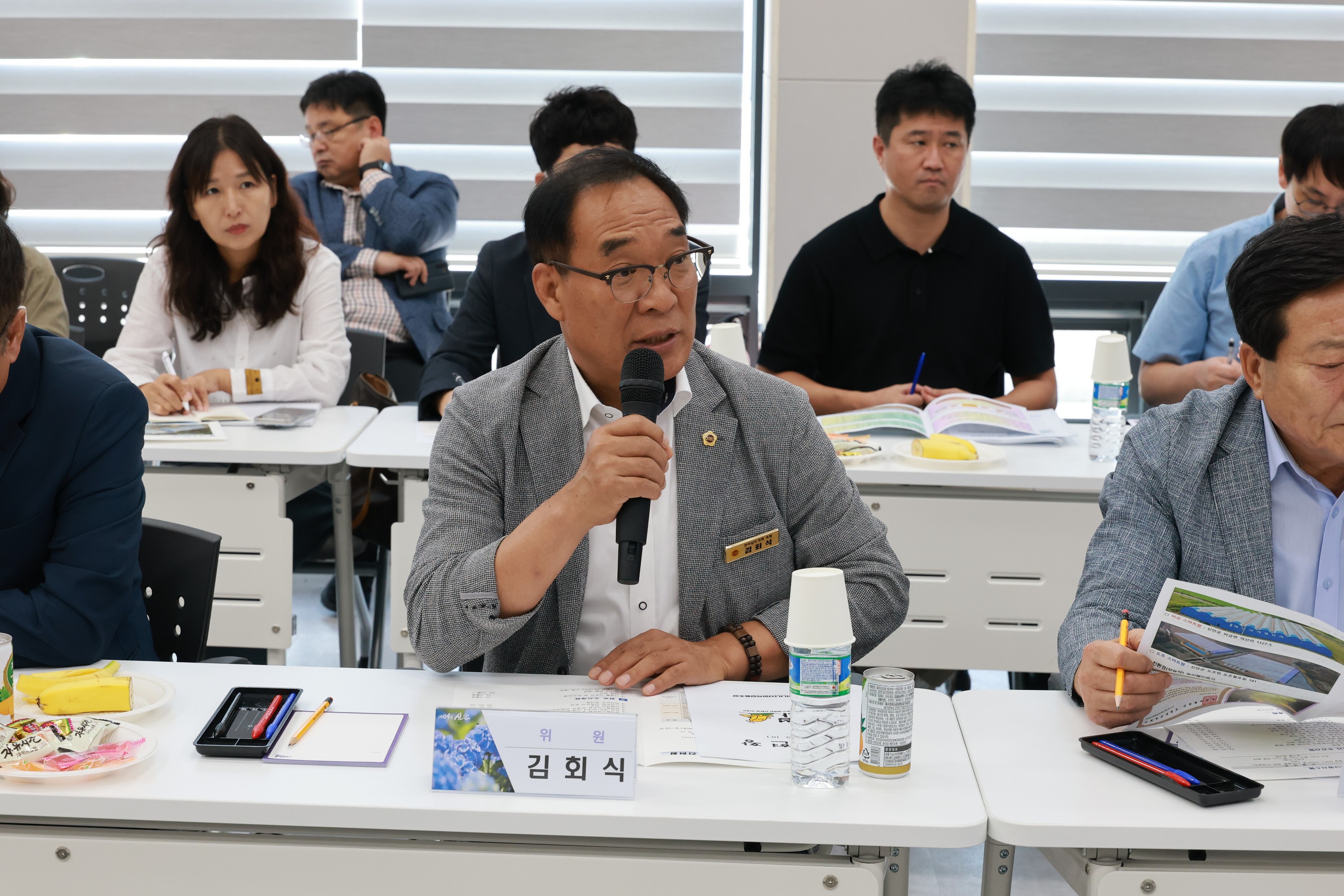 제393회 임시회 농수산위원회 신안 바나나농장 현지활동 첨부이미지 : 25년09월10일 제393회 임시회 농수산위원회 신안 바나나농장 현지활동 - 028.jpg