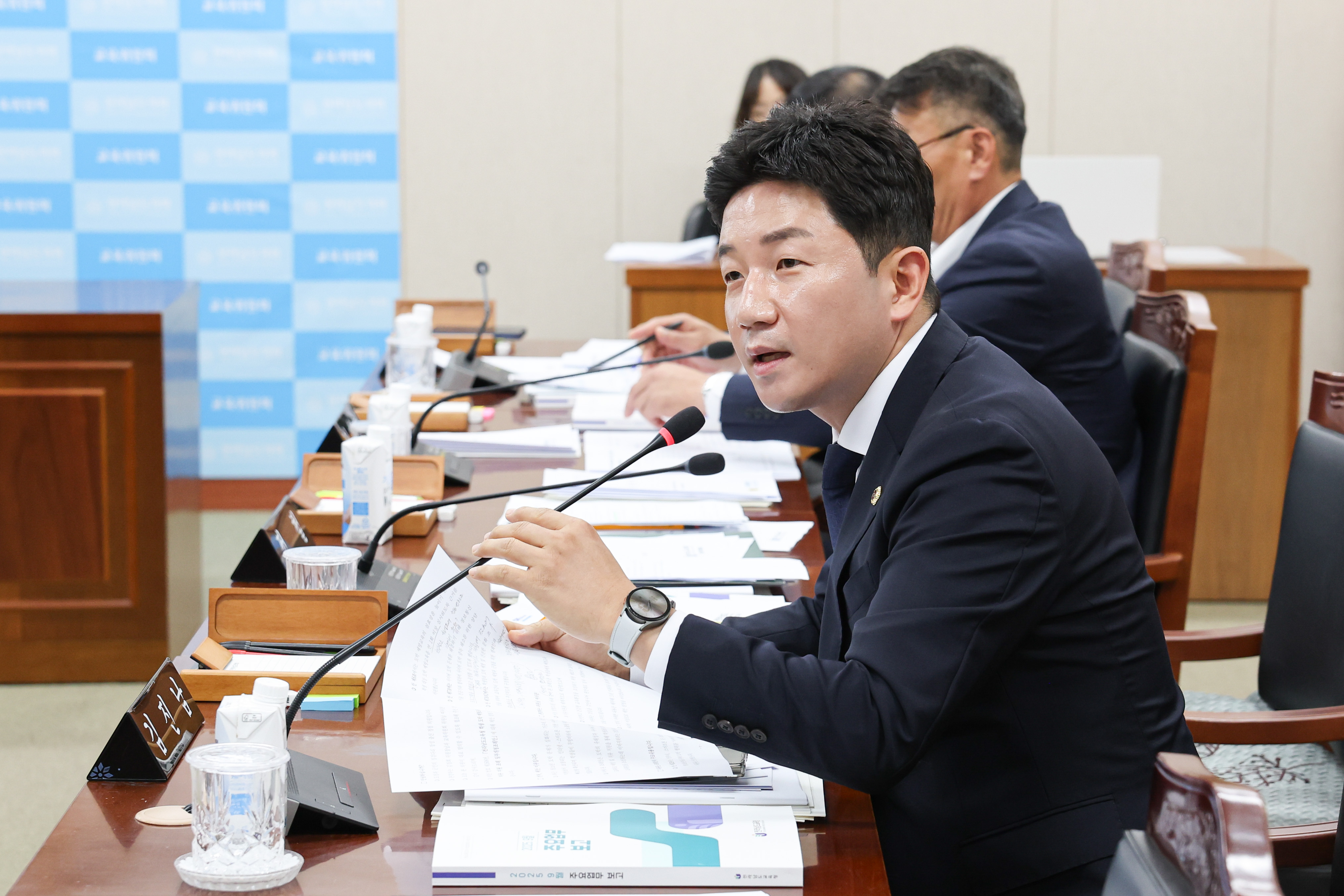 제393회 임시회 교육위원회 회의 첨부이미지 : 25년09월10일 제393회 임시회 교육위원회 회의 (37).jpg