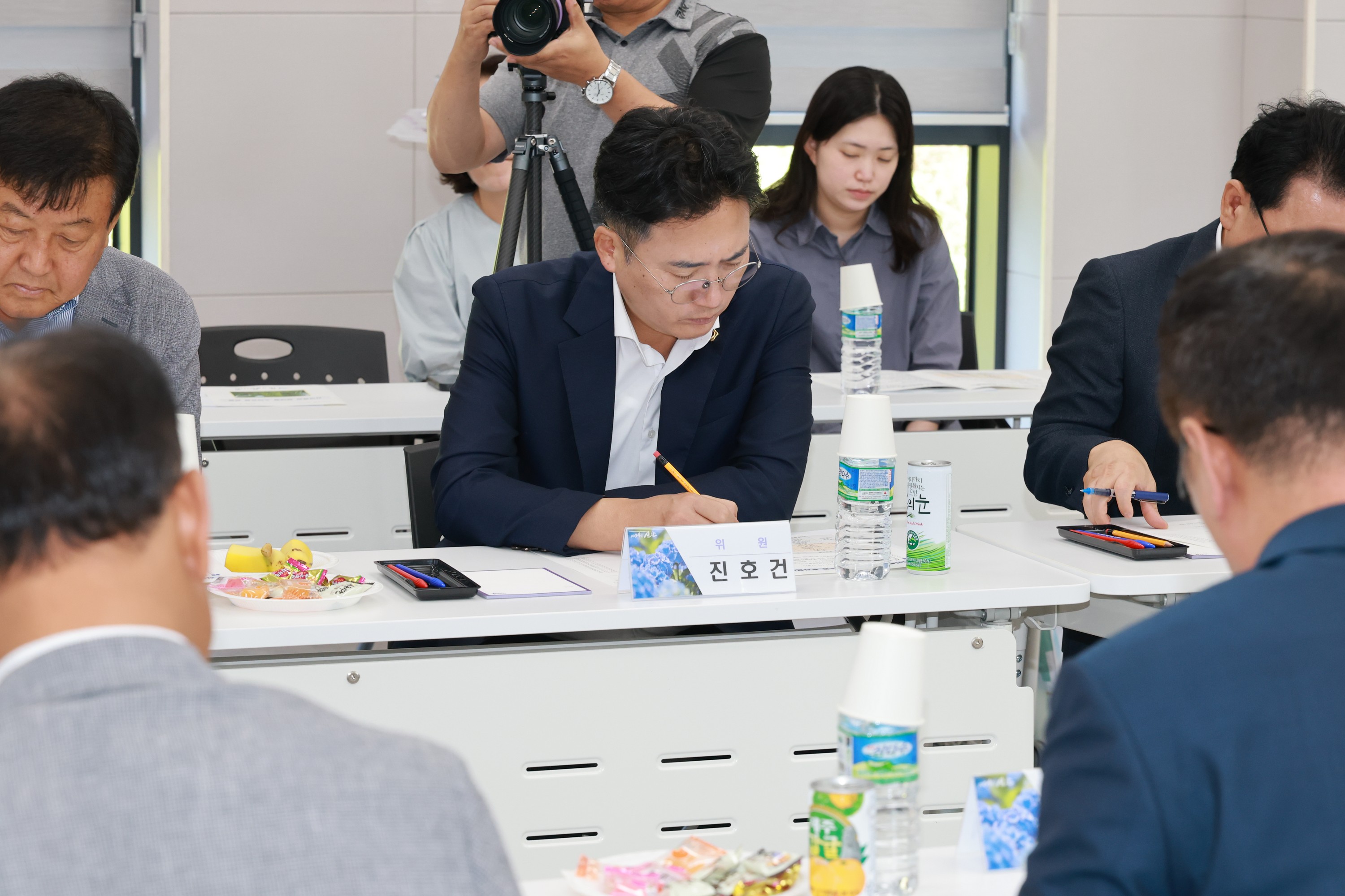 제393회 임시회 농수산위원회 신안 바나나농장 현지활동 첨부이미지 : 25년09월10일 제393회 임시회 농수산위원회 신안 바나나농장 현지활동 - 018.jpg