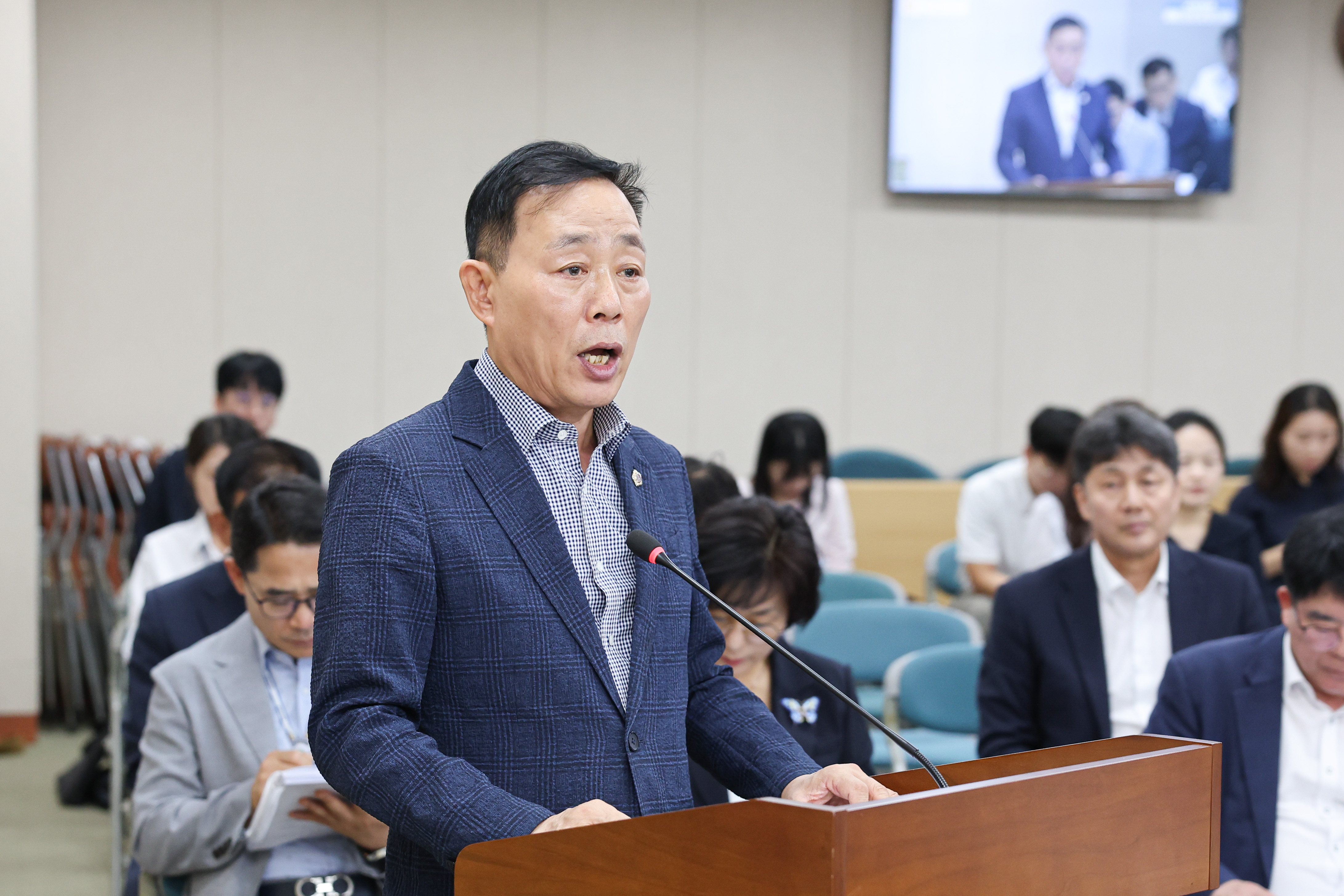 제393회 임시회 교육위원회 회의 첨부이미지 : 25년09월10일 제393회 임시회 교육위원회 회의 (46).jpg