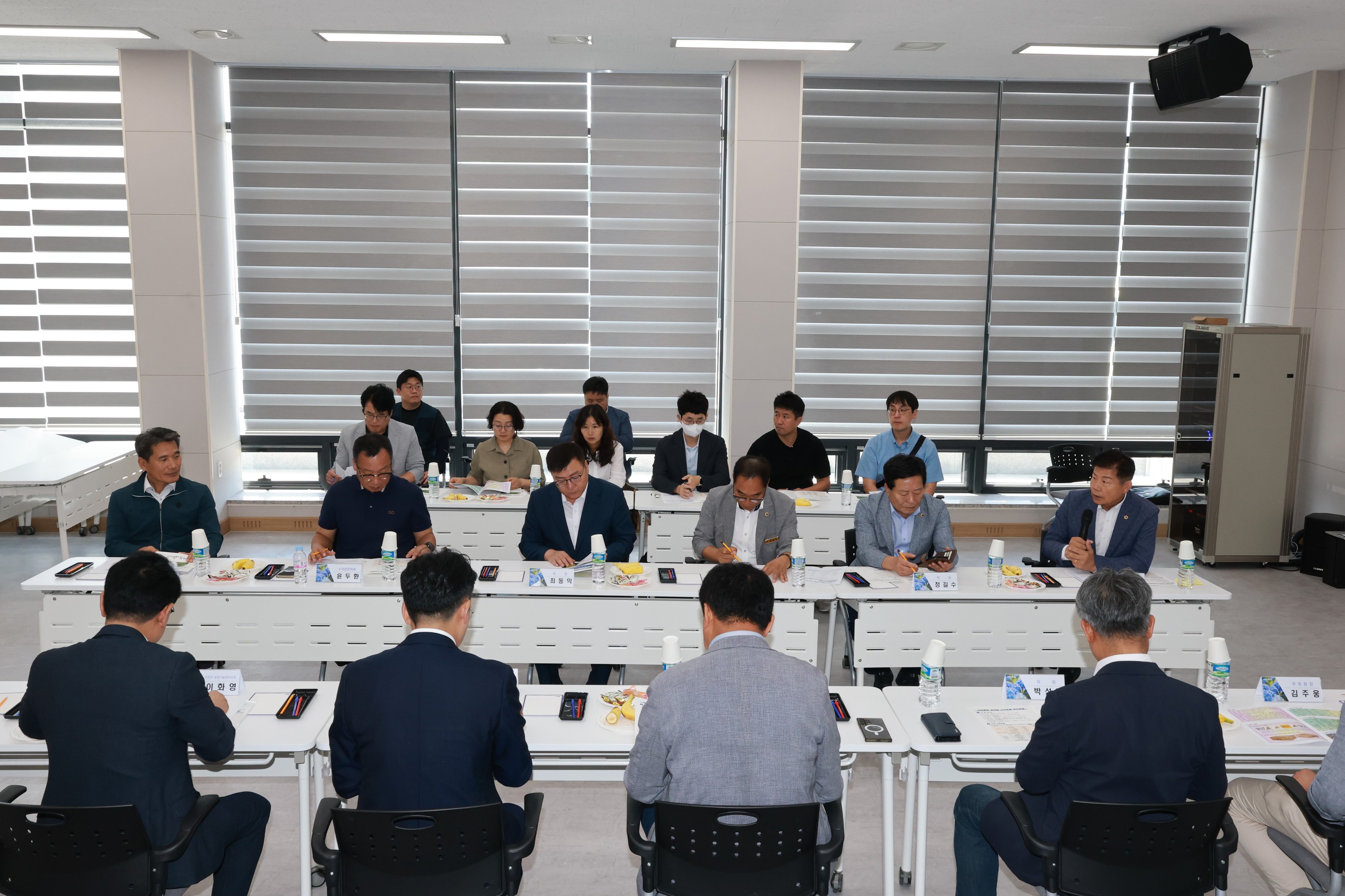 제393회 임시회 농수산위원회 신안 바나나농장 현지활동 첨부이미지 : 25년09월10일 제393회 임시회 농수산위원회 신안 바나나농장 현지활동 - 003.jpg