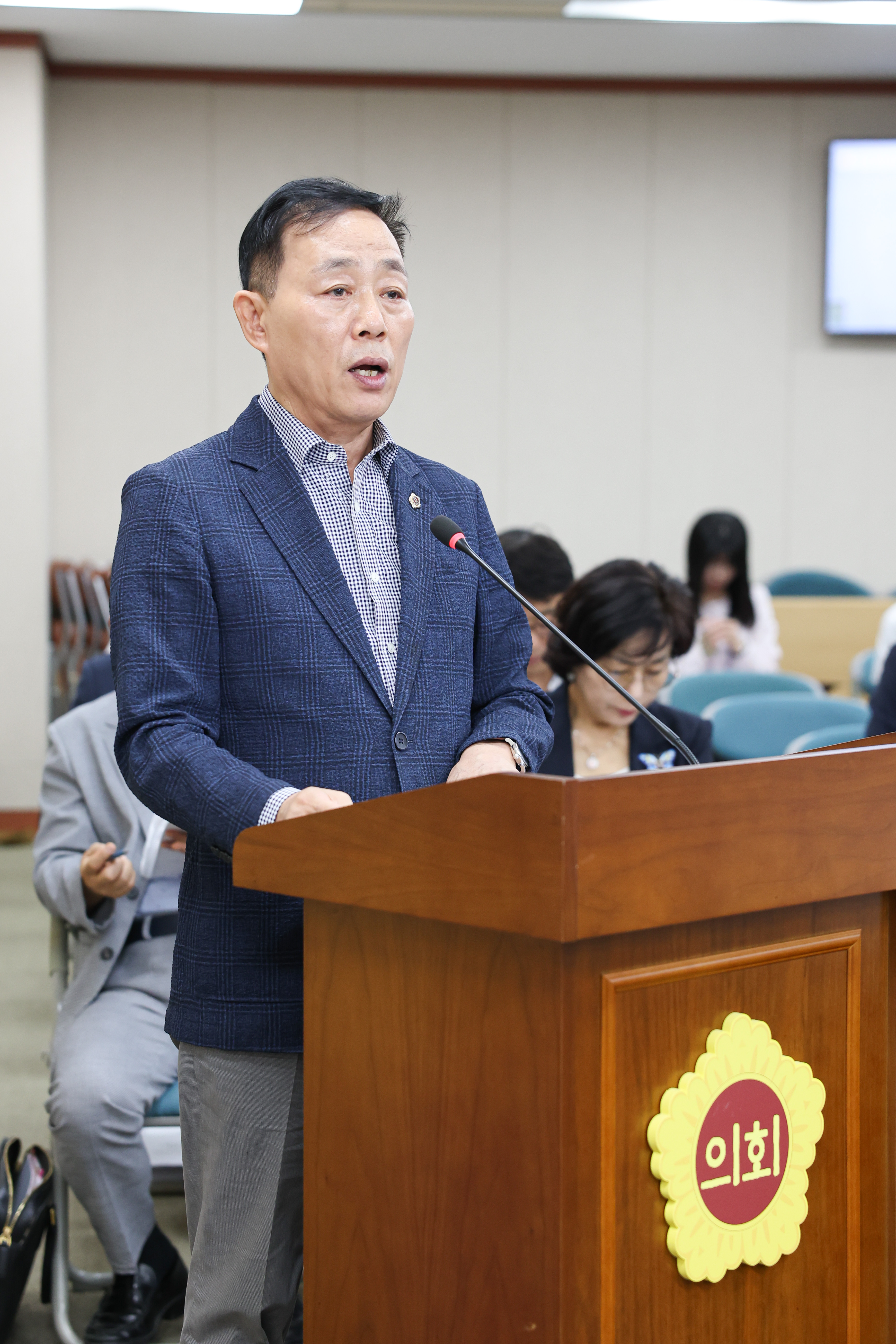 제393회 임시회 교육위원회 회의 첨부이미지 : 25년09월10일 제393회 임시회 교육위원회 회의 (34).jpg